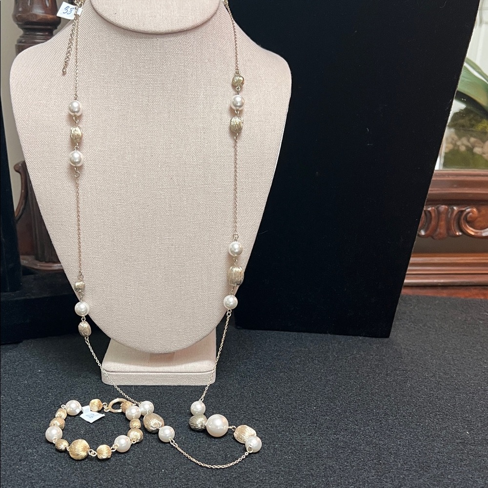 Pearl and Gold Necklace Set